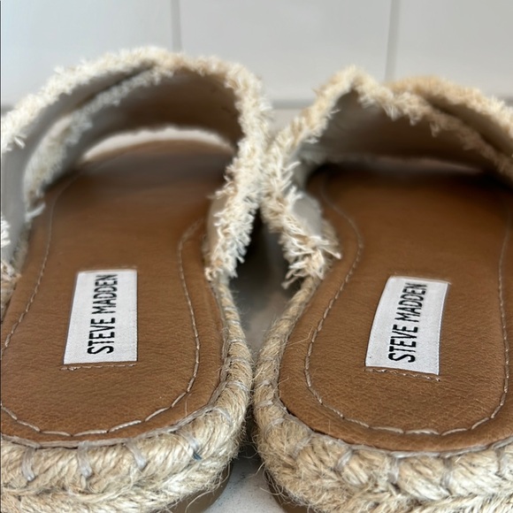 Like New - Steve Madden Women's Zelina Slide Sandals, Natural, 7 - Picture 15 of 16